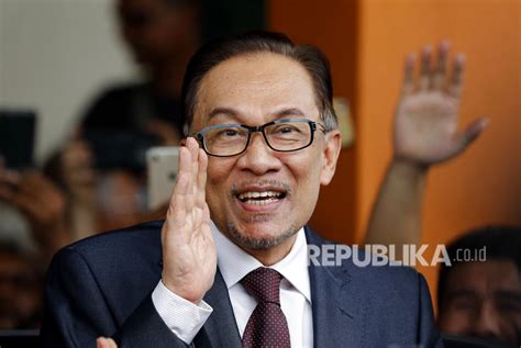 Anwar Ibrahim Ingin Najib Razak Segera Dipenjara | Republika Online