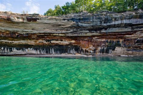 Munising's famous painted rocks along the shoreline of Lake Superior ...