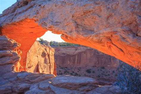 Premium Photo | Mesa arch at sunrise in winter, canyonlands np, usa