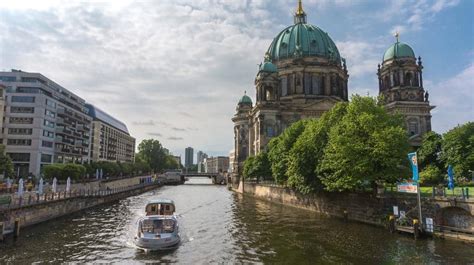 Berlin River spree - Dotted Globe