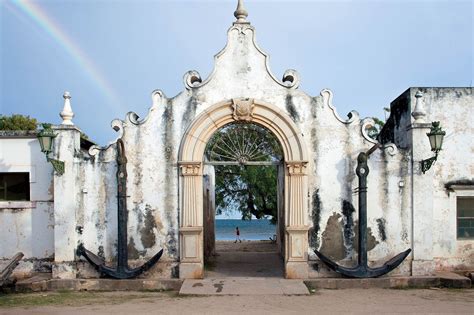 Explore the Historic Customs House on Ilha de Moçambique