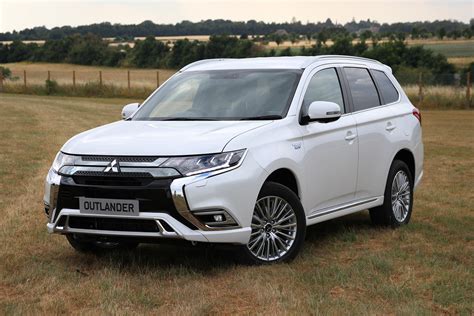 2019 Mitsubishi Outlander PHEV prices and specs revealed | Auto Express