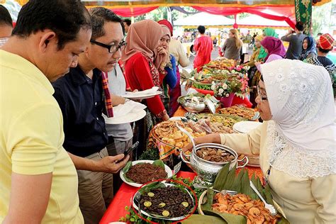 ARMM holds Maguindanao food festival | Photos | GMA News Online