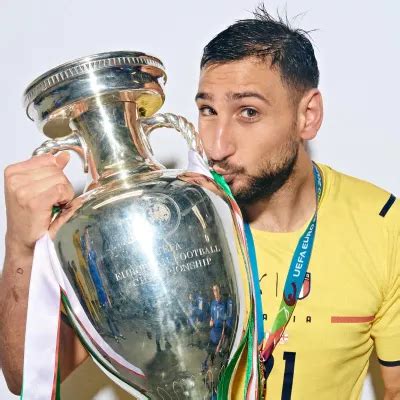 Gianluigi Donnarumma- Wiki, Age, Height, Wife, Net Worth (Updated on ...