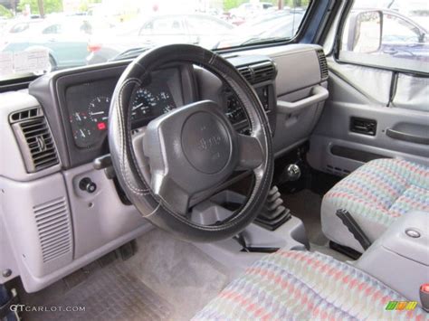 Gray Interior 1997 Jeep Wrangler SE 4x4 Photo #52825154 | GTCarLot.com