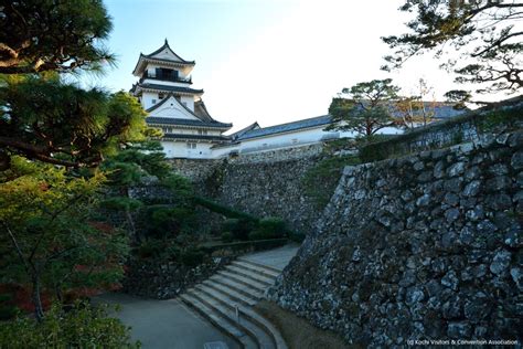 Kochi Castle | Japan RAIL & TRAVEL