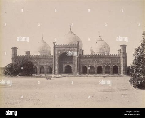 Badshahi Mosque taken by Unknown Photographer in 1895 Stock Photo - Alamy