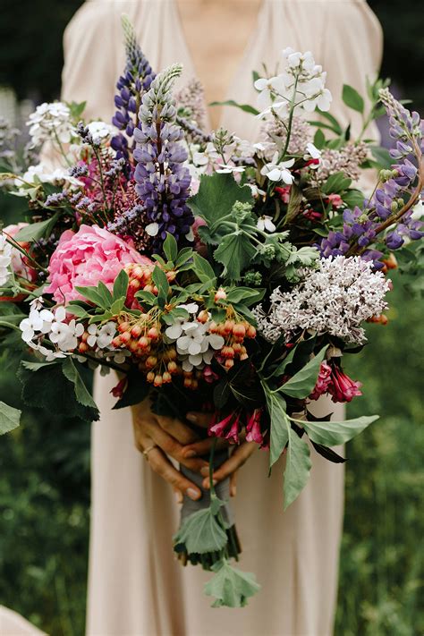 Summer Wedding Bouquets That Embrace the Season | Martha Stewart Weddings