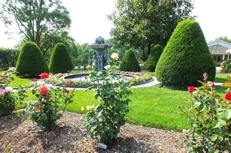 Rose Gardens | Amazing gardens, Nature garden, Beautiful gardens