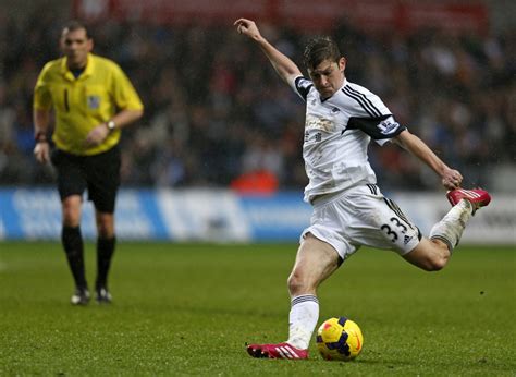 Ben Davies Advised to Join Tottenham Hotspur | IBTimes UK