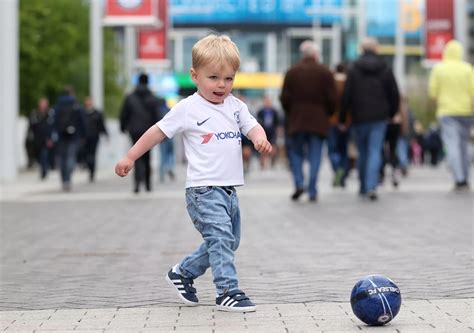 Leicester City fans soak up Wembley Prematch Atmosphere ...