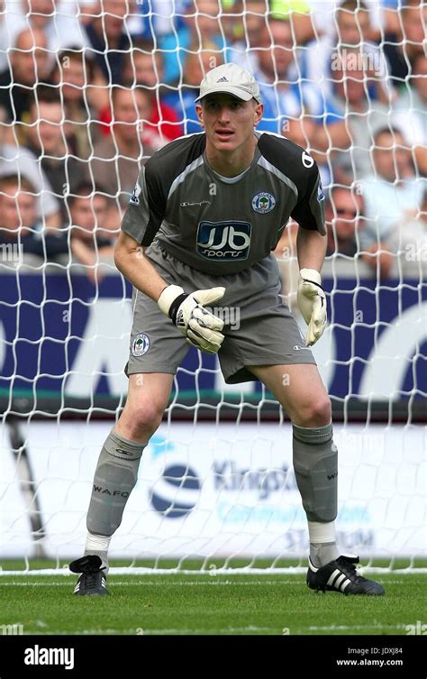 CHRIS KIRKLAND WIGAN ATHLETIC FC KC STADIUM HULL ENGLAND 30 August 2008 Stock Photo - Alamy