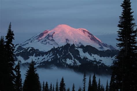 Sunrise on Mount Rainier - Photorator