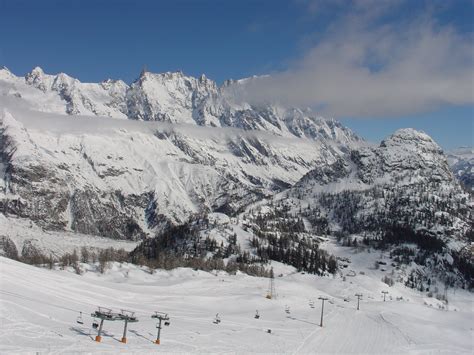 Courmayeur Resort Guide - InTheSnow