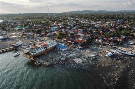 At least 43 killed, 600 injured after Tsunami hits Indonesia's Sunda Strait