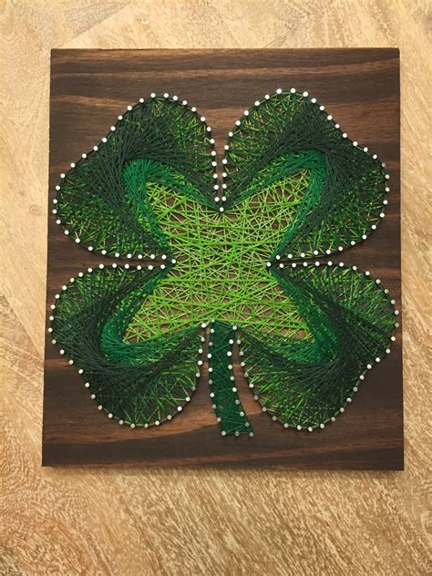 Four leaf clover string art Prego, String Art Patterns, Thread Art, Pin Art, Star Diy, Project ...