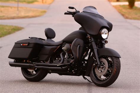 Blacked Out HD Street Glide This is SICKK! #harleydavidsonstreetglidebaggers | Harley bikes, Hd ...