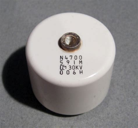 High-Voltage Ceramic Capacitors, 30kV 590pF (Murata) - Used - Electro Store