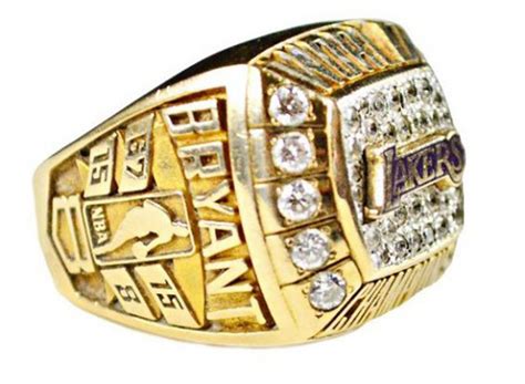 Kobe Bryant Memorabilia Sold For $433,531 - eXtravaganzi