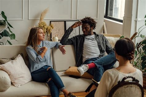 A Woman Talking at a Couple's Therapy Session · Free Stock Photo