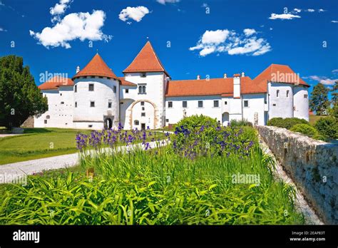 Varazdin. Old town of Varazdin and green park view Stock Photo - Alamy