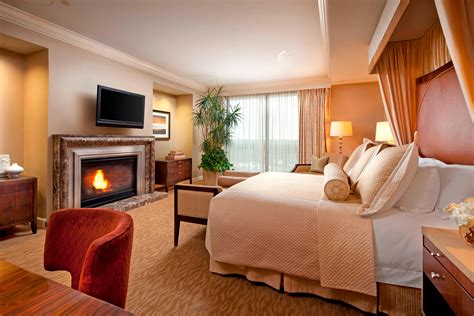 Houston Galleria, TX Luxury Hotel Rooms - Suites | The St. Regis Houston