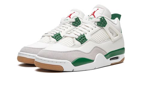 Air Jordan 4 Retro SB "Pine Green"