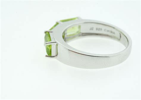 Sterling Silver and Emerald Cut Peridot Ring | EBTH