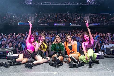 200124 ITZY Twitter Update - Houston will be always in ITZY's HEART ...