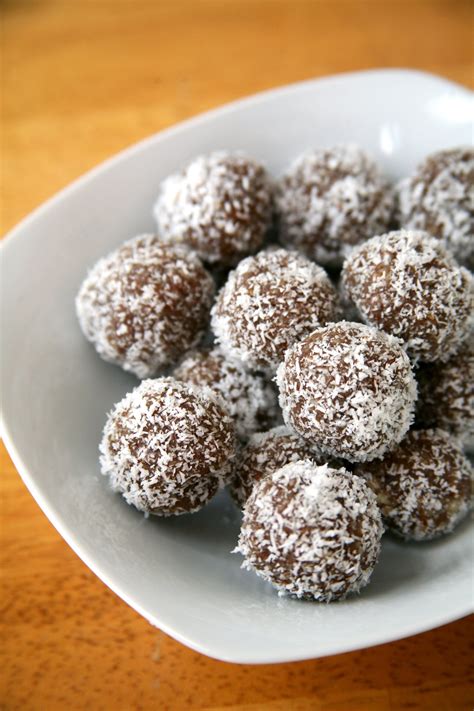 These Paleo Protein Balls Only Have 1 Gram of Sugar | Recipe | Paleo protein balls, Healthy ...