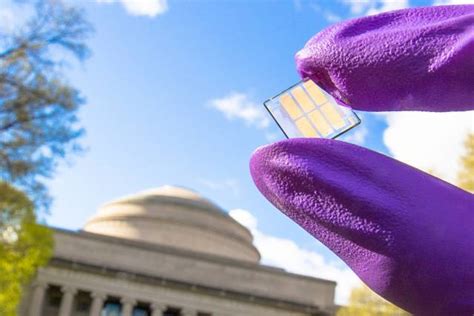 New breed of solar cells: Quantum-dot photovoltaics set new record for ...