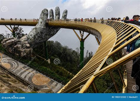 Golden Bridge of Da Nang in Vietnam Editorial Photography - Image of night, bridge: 190312332