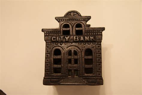 cast iron coin bank | Collectors Weekly