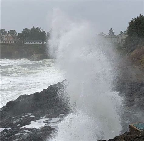 High tide and stormy weather at Depoe Bay Oregon #OregonCoast | Depoe bay oregon, Depoe bay ...