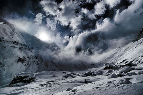 Snow Storm in the Himalayas photo et image | népal, himalayas snow storm annapurna, world Images ...