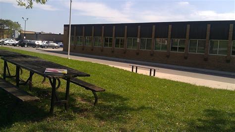 Thornlea Secondary School - 8075 Bayview Ave, Thornhill, ON L3T 4N4, Canada