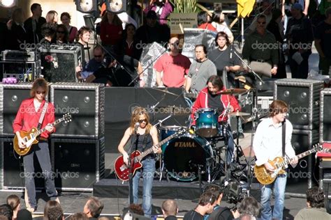 Sheryl Crow and band members – Stock Editorial Photo © s_bukley #17549643