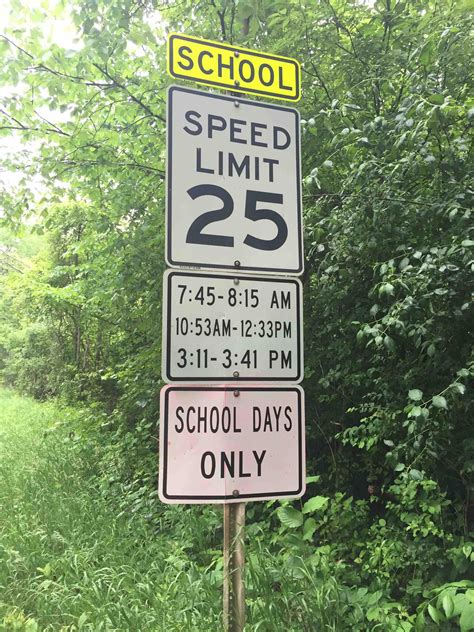 The times on this speed limit sign are oddly specific. : r ...