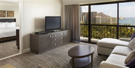 Hotel Accommodations in Honolulu, Hawaii | Hilton Hawaiian Village Waikiki Beach Resort