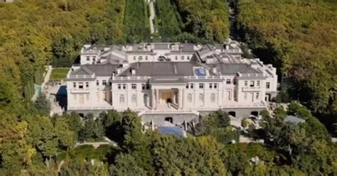 Vladimir Putin's alleged secret palace built by billionaires - World News - Mirror Online