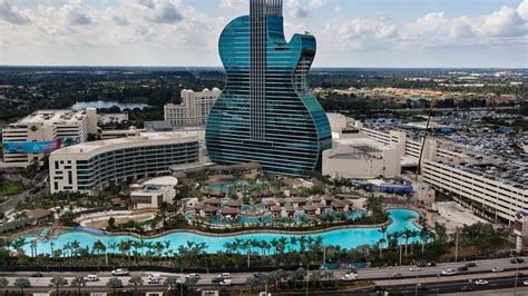 Inauguran el Hotel Hard Rock, en forma de guitarra, en Hollywood | El ...