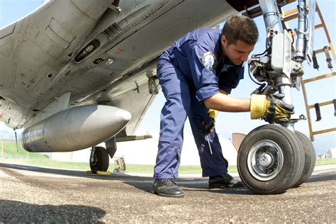 Aircraft Mechanic – Captains Of Industry