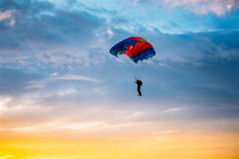 The 5 Top Skydiving Locations in the U.S. | BusTickets.com