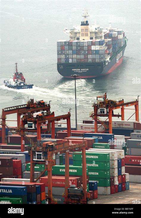 Container ships being loaded in the port of Shenzhen, China Stock Photo ...