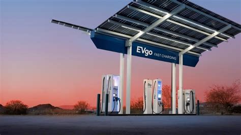 GM will build network of EV fast-charging stations