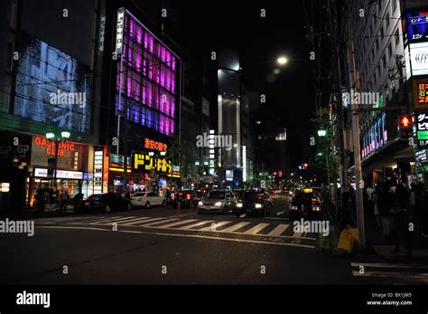 Roppongi street crossing at night, Tokyo, Japan Stock Photo - Alamy