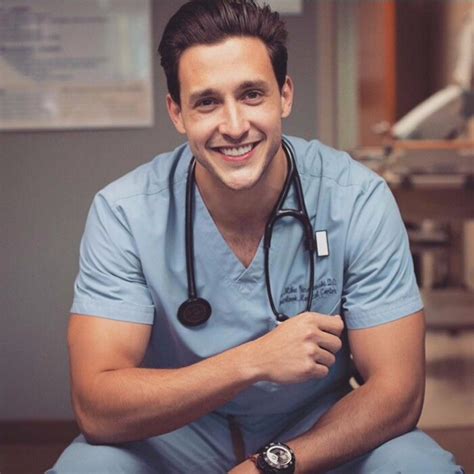 Doctor Mike, el médico que arrasa en Instagram - Chic