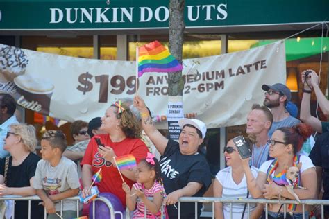 Thousands flock to Queens Pride Parade | | qchron.com