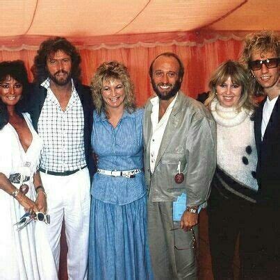 Bee Gees and their beautiful wives! Robin Gibb, Bee Gees Live, Samantha Wedding, Perry Como ...