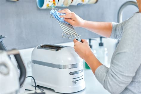 How to Clean Toaster - Complete Guide